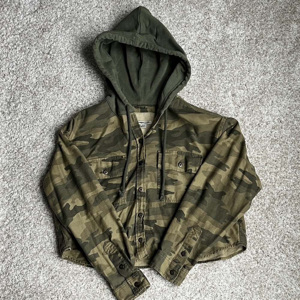 American Eagle Outfitters Women’s Green Camouflage Jacket